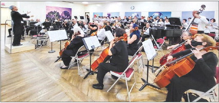 Orchestra performs concert to a full house Orchestra performs concert to a full house