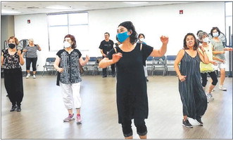 Learn how to line dance Thursdays in Clubhouse 6