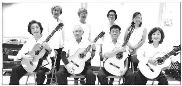 Guitar ensemble begins preparations for winter concert