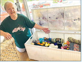 HANDMADE HATS FOR THE HOMELESS ….