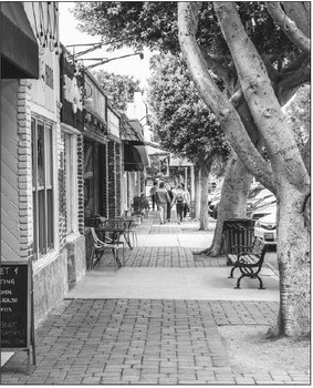 Visit Old Town Seal Beach on a bus  to avoid the hassle of parking