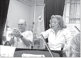 Orchestra hosts get-acquainted reading sessions